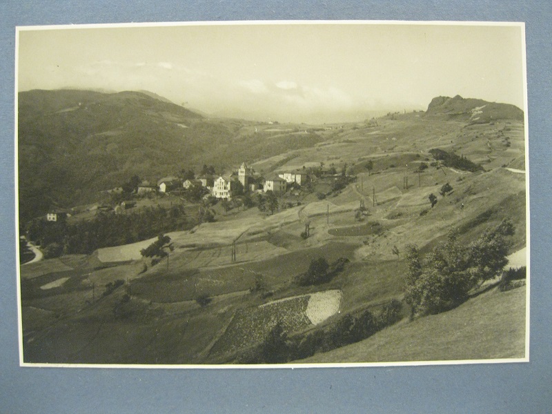 Appennino ligure. Val Scrivia, Castagnola (m. 590), 22 giugno 1949. Fotografia originale